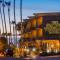 Pacific Terrace Hotel