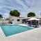Pool and Screened-In Patio Tropical Florida Abode - Палм-Бич-Гарденс