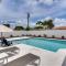 Pool and Screened-In Patio Tropical Florida Abode - Палм-Бич-Гарденс