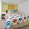 Cayuga bungalow on lake—sleeps 13—outdoor firepit