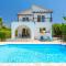 Sun Beach Villa Thio