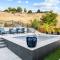 Lux North End Home: Heated Pool/Fire Pit/Theatre - بويز