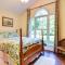 Charming Flushing Cottage with Deck and Spacious Yard!