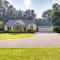 Charming Flushing Cottage with Deck and Spacious Yard!