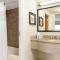 Hampton Inn & Suites by Hilton Manchester Bedford