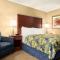 Travelodge by Wyndham Oshawa Whitby