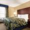 Travelodge by Wyndham Oshawa Whitby - Oshawa