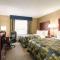 Travelodge by Wyndham Oshawa Whitby - Oshawa