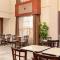Travelodge by Wyndham Oshawa Whitby