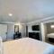 Aura Inn Monterey - Monterey