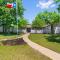 Small Town, Big House - Sleeps 8!