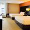 Clarion Inn & Suites - إيفانسفيل