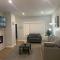 Luxurious 3 BR Villa with free parking - King Bed
