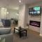 Luxurious 3 BR Villa with free parking - King Bed