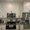 Luxurious 3 BR Villa with free parking - King Bed