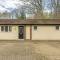 Country cottage & Tennis court