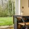 Country cottage & Tennis court
