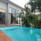 曼谷廊曼机场设计师泳池别墅有按摩浴缸 Thai Cool Private pool villa Don Mueang - Ban Wat Pho Thong