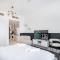 Executive Studio in Damac Hills by Suiteable - Dubái