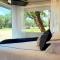 The Tiny 'Tainer - Tiny Container Home w. Hot Tub! - وذرفورد
