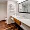 Hampton Inn & Suites - Medicine Hat