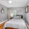 Modern & Cozy East Side Gem ~ Queen Beds ~ Parking - Détroit