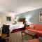 Hampton Inn & Suites Outer Banks/Corolla - Королла