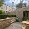 Spectacular 2 Bedroom Apartment with Sunny Garden & Terrace