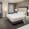 DoubleTree Suites by Hilton Hotel Detroit Downtown - Fort Shelby