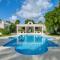 Leamington Pavilion by Blue Sky Luxury