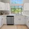Stylish & Bright ~ Huge Backyard ~ King Beds ~ Pkg
