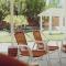 Stylish & Bright ~ Huge Backyard ~ King Beds ~ Pkg