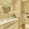 FIRST CLASS 2BD, Full Burj Khalifa view in the Heart of Downtown - Dubai
