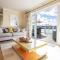 Windrush Lake 66, Sun Kissed Lodge