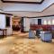 DoubleTree by Hilton Lisle Naperville - ليل