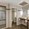The Cincinnatian Curio Collection by Hilton - سينسيناتي