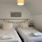 Sea Urchins, The Bay, 2 bedrooms with ensuites, balcony with sea view, parking, 2 dogs welcome