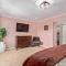 Resort Style Living In Phoenixs Most Exclusive Gated Community!