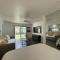 Charming Bright Traditional Home in Sherman Oaks - Шерман-Окс