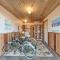 Downtown Loft-Sauna,Bikes,Hot Tub & Great Fun