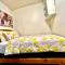 Tiny Private Room at the Upper Level of a Big House with Shared Bathroom - سياتل