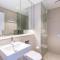 On the River - A Resort-style Retreat in Docklands - ملبورن