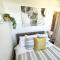 Stunning Beachside Luxury Porthcawl 1 bedroom Apt, Parking, Prime Location