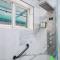 Vacay Spot Happy Escape 15 Min Beach Massage Shower Prime LOC! 6 blocks away from Bars, Nite Clubs, Res, Shops