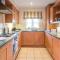 Windrush Lake 88, Waterside