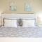 Sunnyside Palms - 2BR, Poolside, 5 min to Beach - Largo