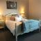 Number 10 -Queen Room with b/fast