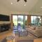 V3833 - End Drive - Meredith Lodging - Palm Desert