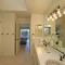 V3833 - End Drive - Meredith Lodging - Palm Desert