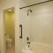 V3833 - End Drive - Meredith Lodging - Palm Desert